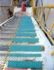 滑り止め塗料IW-NSSを鉄製階段に塗布した