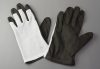 作業者と製品の除電とホコリ取りができる手袋は、最終検品作業に使う検査用です。